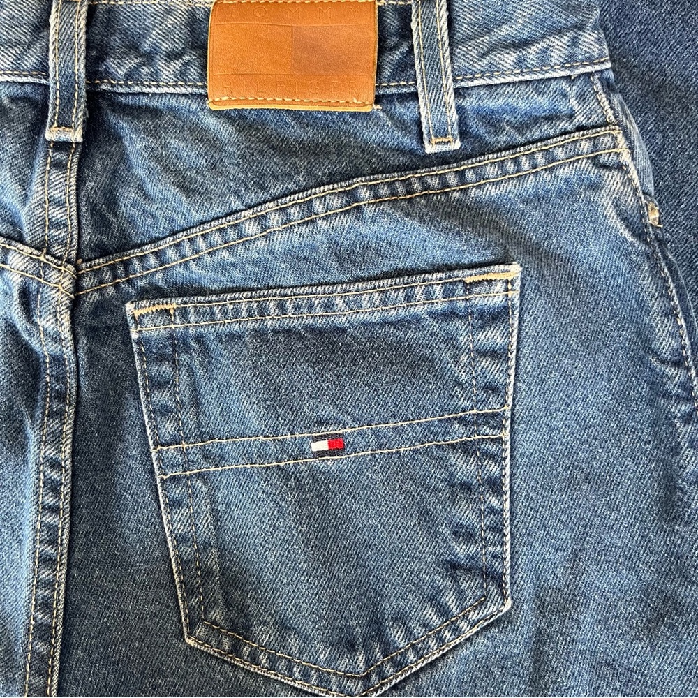 Tommy Hilfiger Y2K Jeans Women’s Size 10 Medium Wash Leather Patch Logo On Back